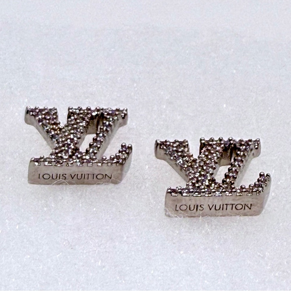 AUTHENTIC LV ICONIC CRYSTAL LOGO EARRINGS - SILVER - Picture 4 of 12